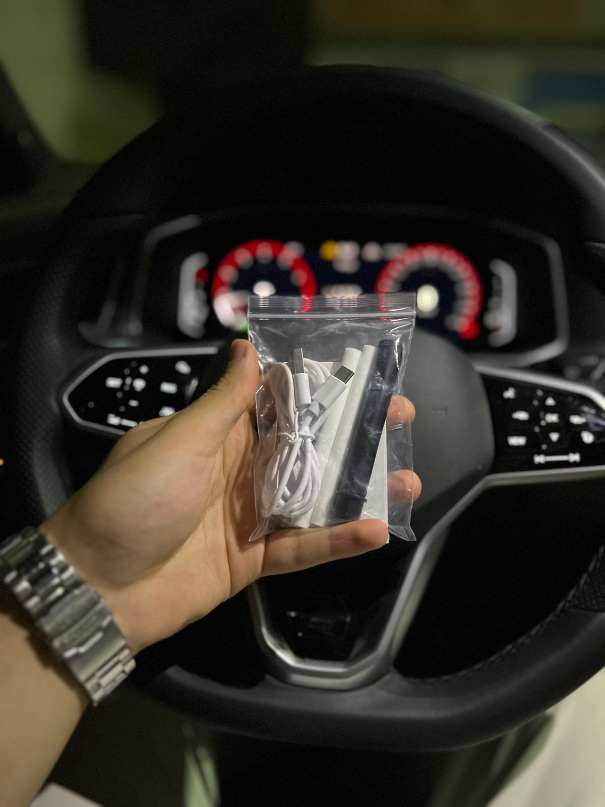 إكتشف جهاز التعطير الذكي لسيارتك🚗 مع تقنية LED💥✨ جهاز واحد، يعطّر، يضيء، ويبهرك!” ✨⚙️