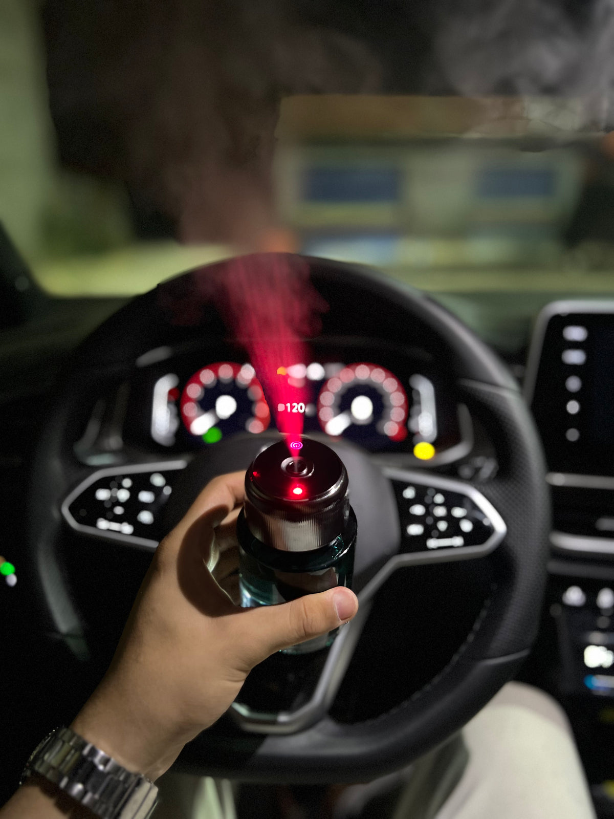 إكتشف جهاز التعطير الذكي لسيارتك🚗 مع تقنية LED💥✨ جهاز واحد، يعطّر، يضيء، ويبهرك!” ✨⚙️